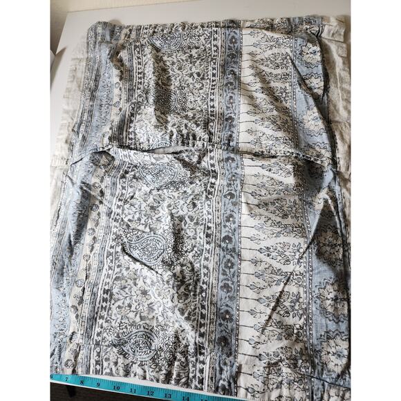 TAHARI HOME Gray Blue Medallion Geometric Design STANDARD Pillow Sham Set of 2 - Picture 2 of 7